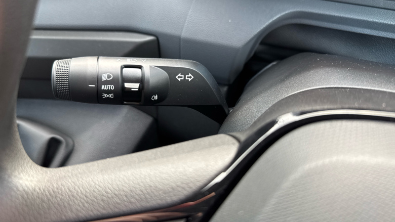 Renault Master Mwb Diesel Fwd MM35 Blue dCi 130 Advance Medium Roof Van